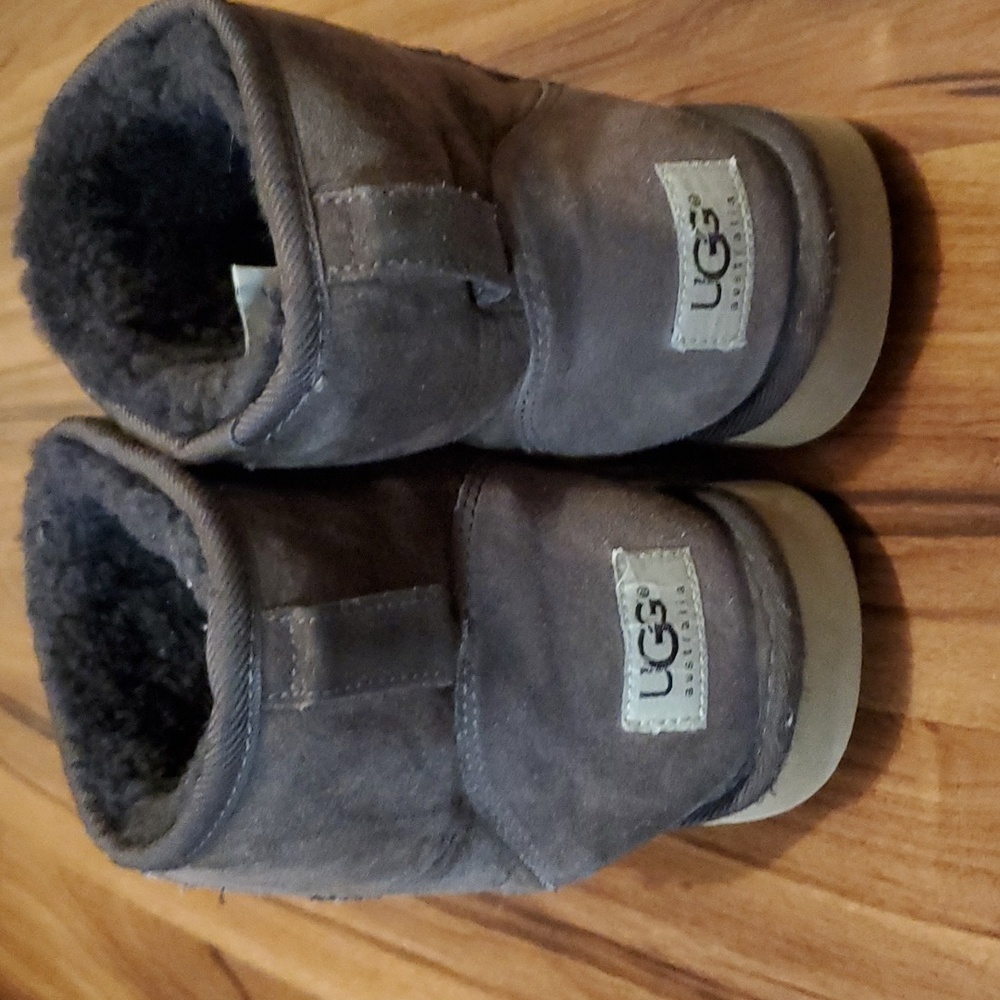 Ugg short women's boots size 8